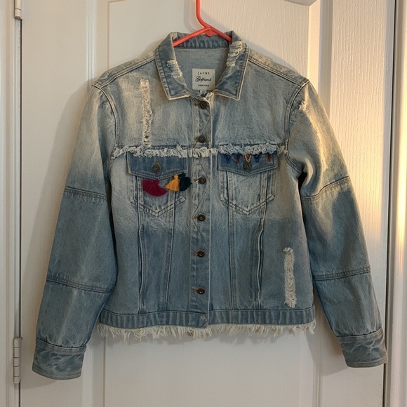 🐘NWOT Gorgeous and Super Cool Elephant Embroidered Jean Jacket XS🐘 - Picture 3 of 9